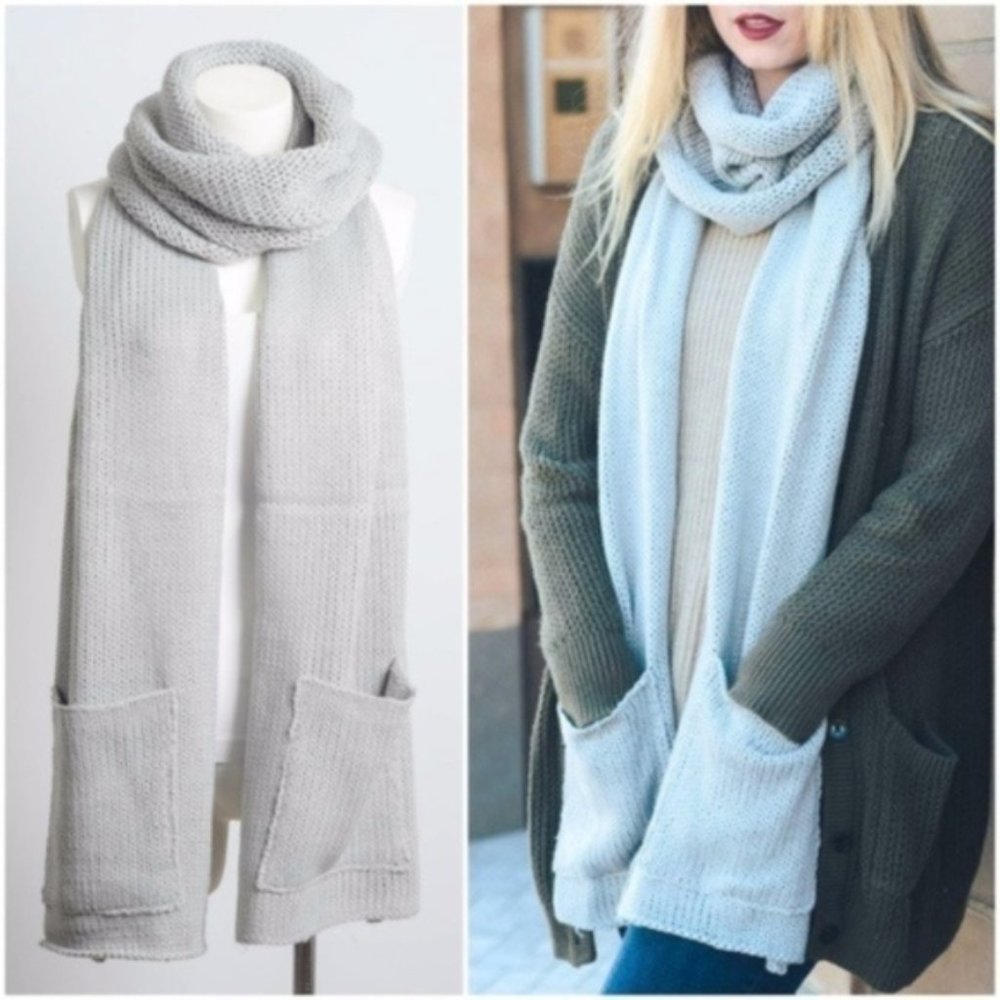 NEW Pocket Scarf Cowl Infinity Circle Chunky Knitted Light Gray Boutique Gift